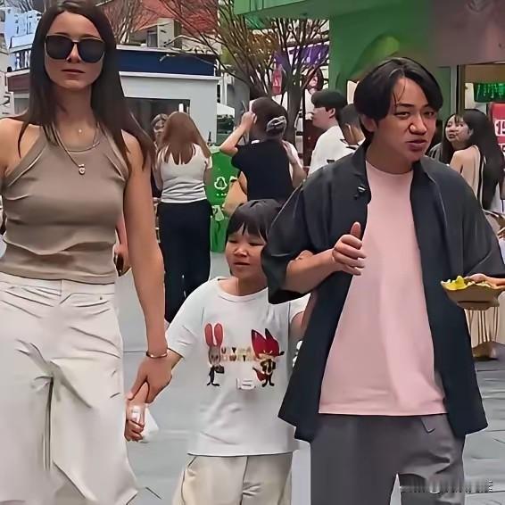 男人为什么要努力奋斗拼命赚钱，
王祖蓝就是我们最好的答案。