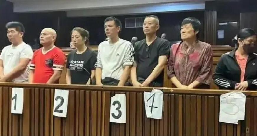 看到这七个中国人在南非的所作所为，真的很震惊！
七个中国人，在约翰内斯堡的Vil