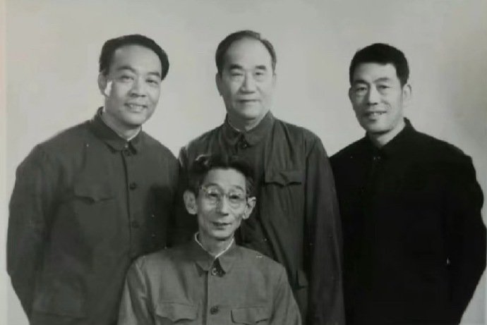 杨少华的四个儿子相声泰斗又少了一位 上午还见老先生被推着参加活动，下午就传来噩耗