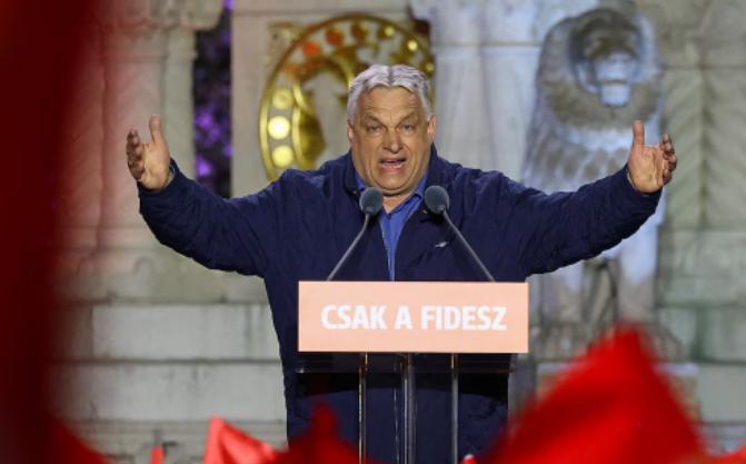 欧洲政坛炸锅了！执政十六年的铁腕总理惨遭碾压，对手民调领先整整50%，所有人都以