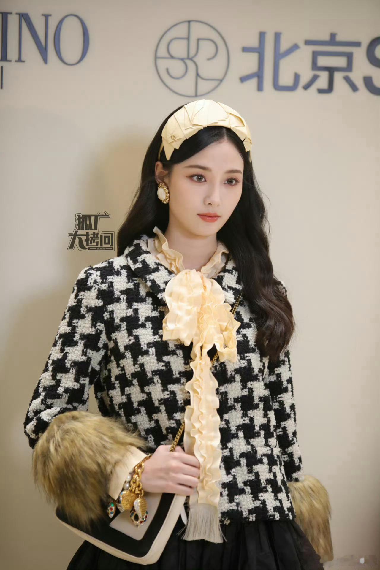 徐艺洋婚后首亮相  不得不说黄子韬好眼光，徐艺洋好漂亮[苦涩] 