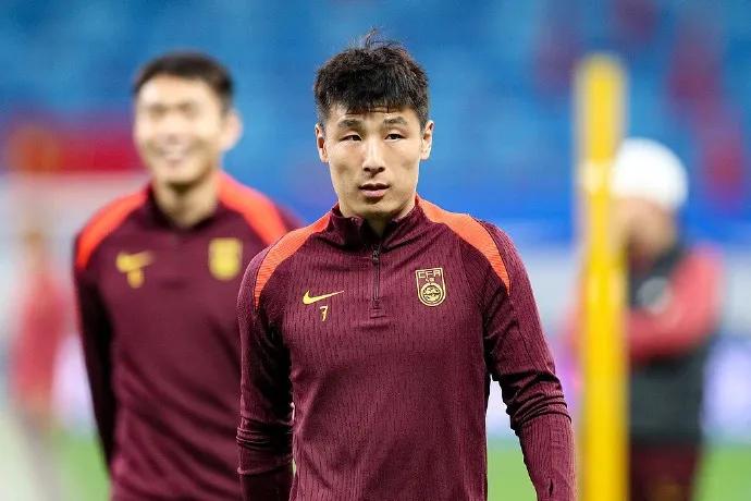 【武磊入选国足成儿戏！｜武磊膝部旧伤复发，能否正常参加国足集训成疑！】

大郎的