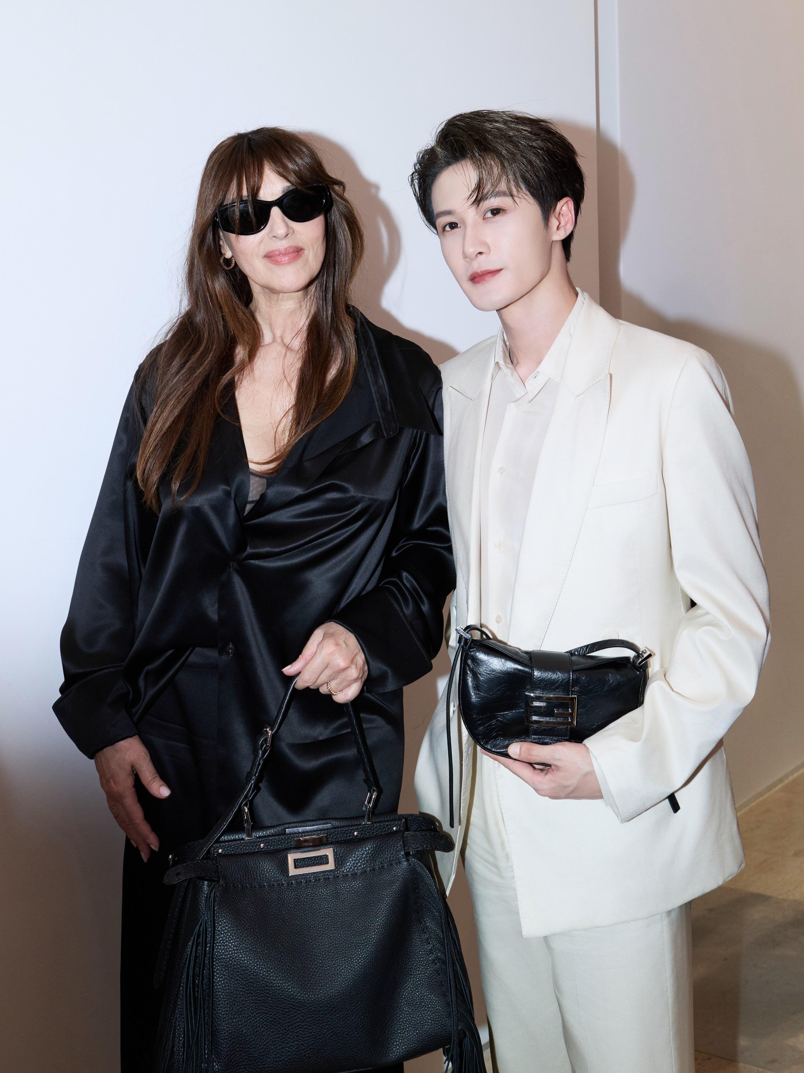 檀健次Fendi米兰大秀分别和意大利传奇女星莫妮卡•贝鲁奇、Fendi CEO以