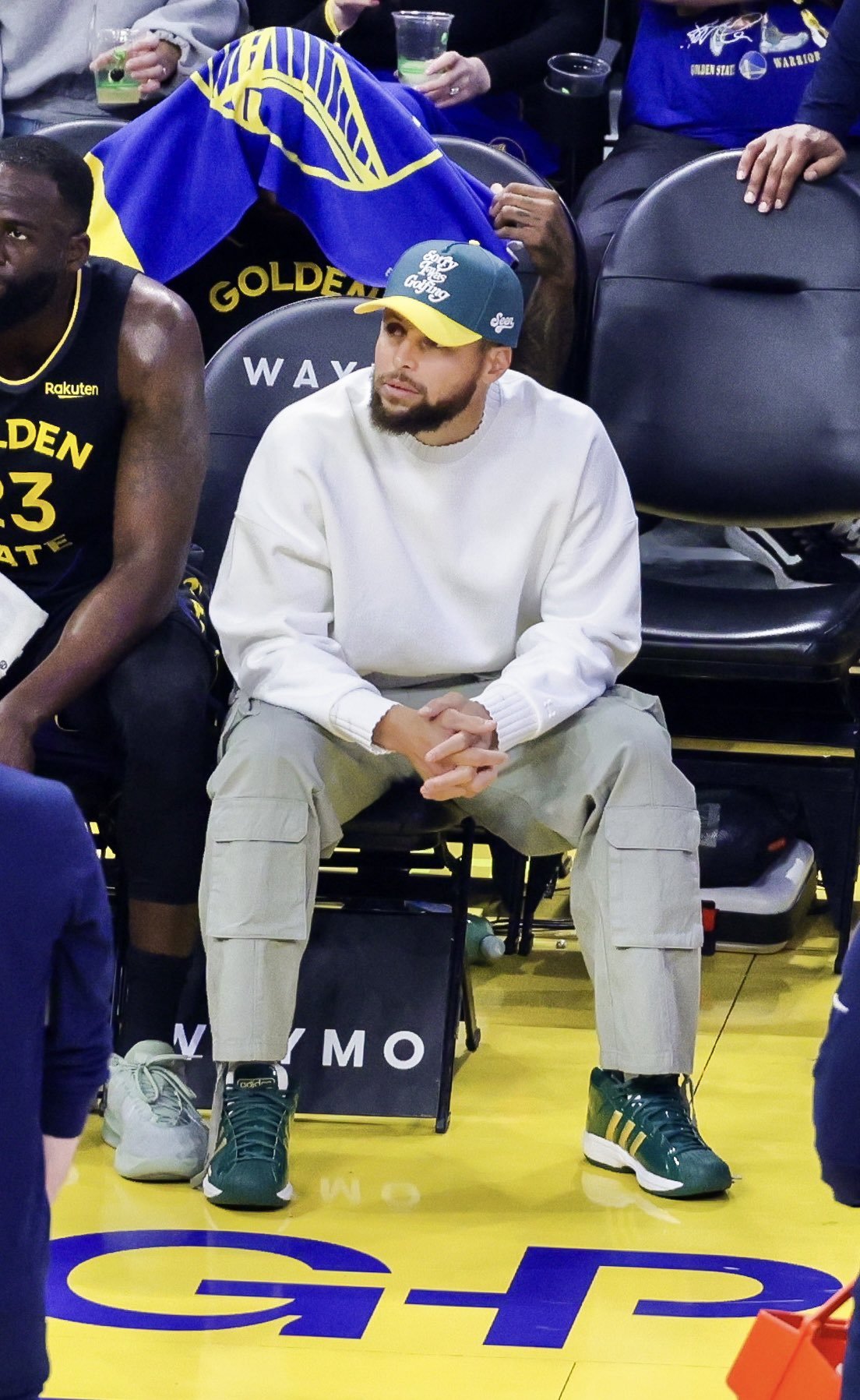 今天场边的库里📷库里nba点赞成金