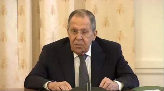 俄罗斯已决定向伊朗提供无人机、防空系统、苏35战斗机，美国提出强烈反对，但俄外长