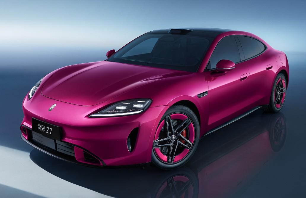 鸿蒙智行尚界Z7/Z7T内饰亮点不少，主打一个“健康”和“好玩”。
全系上了鸿蒙