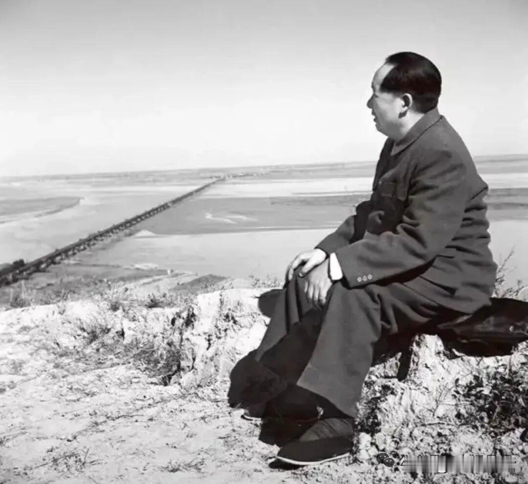黄河岸边，伟大领袖毛主席