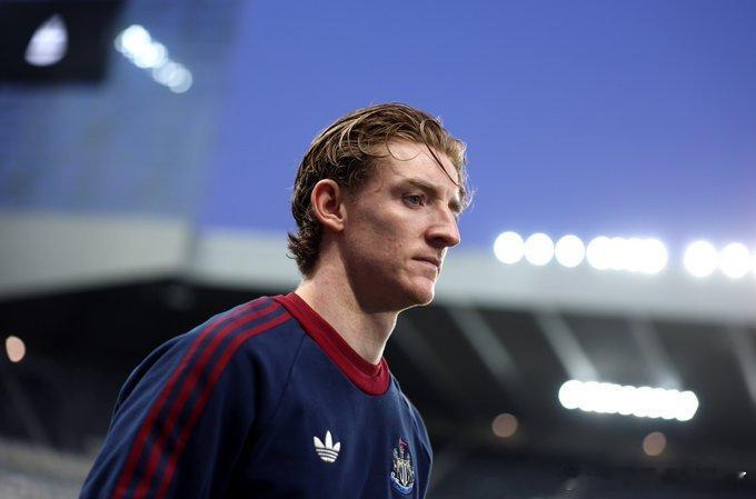 罗马诺透露戈登的转会情况有几家俱乐部对戈登感兴趣，其中也包括来自英超的球队。如果