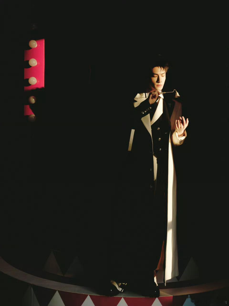 罗云熙视界大会出图罗云熙视界大会造型罗云熙视界大会出图，好帅，[哇][哇] ​​