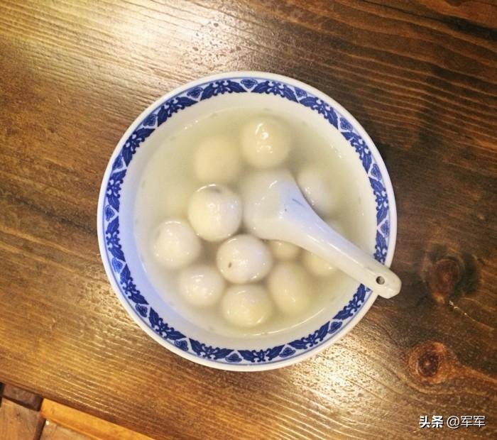 今天是正月十五元宵节，一点气氛也没有。

我记得小时候元宵节的时候还很有过年的气