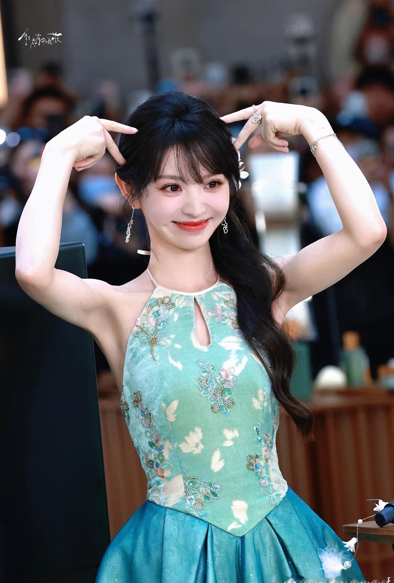 田曦薇 
除了爱你 剩下的就是希望你好 希望你健康 希望你幸福 希望你能做自己想