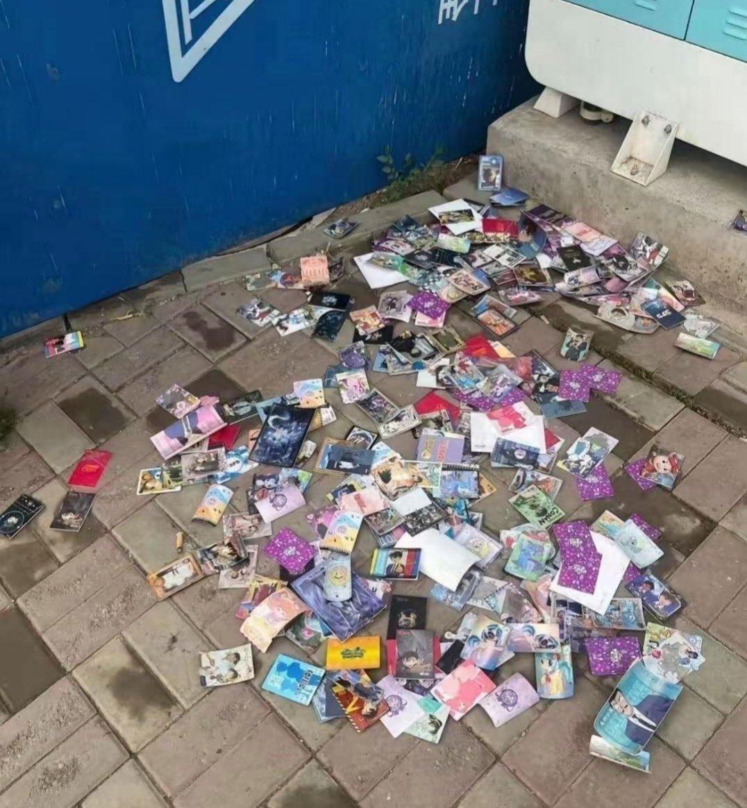 好想捡，😉😉可惜不好意思蹲下去🙃 