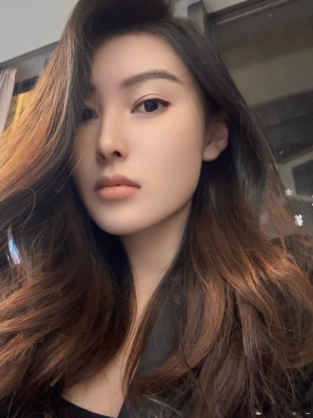 总是轻描淡写，但眼里有化不开的雾  ​​​