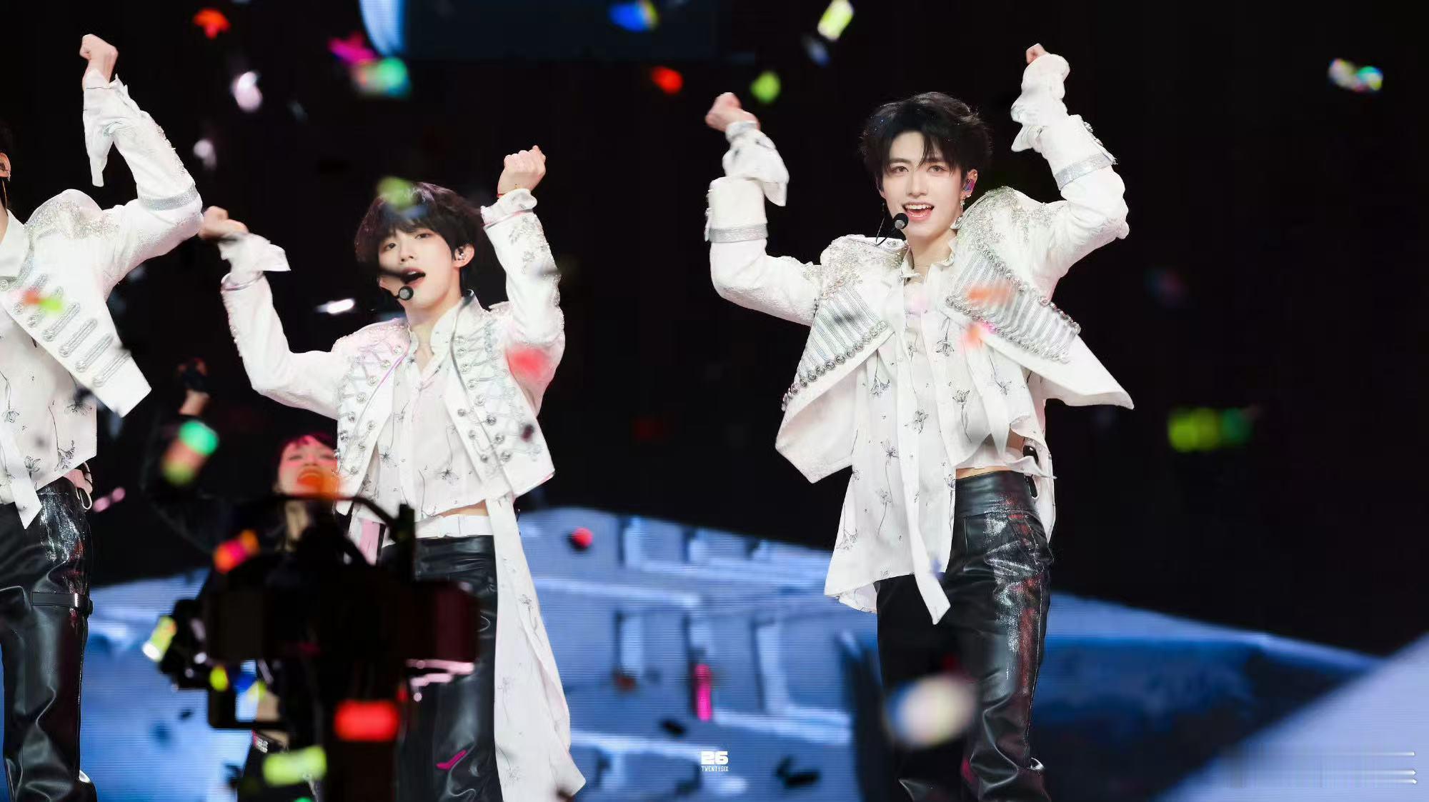 朱志鑫苏新皓偶像剧式吵架朱志鑫苏新皓空气壁咚 朱志鑫苏新皓你们吵归吵能不能保持安