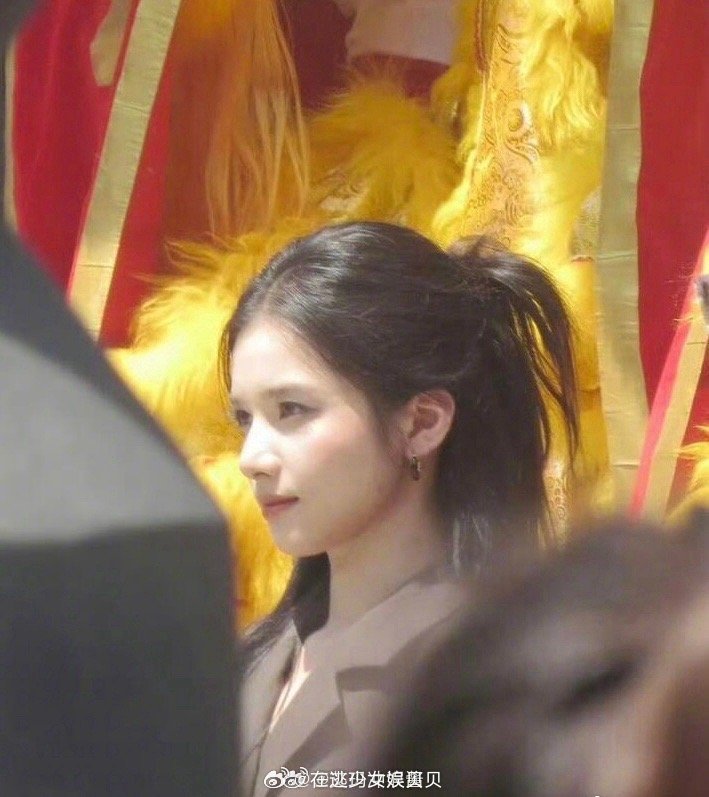 我的天，张婧仪的眉骨可以给眼睛防晒！这五官立体度