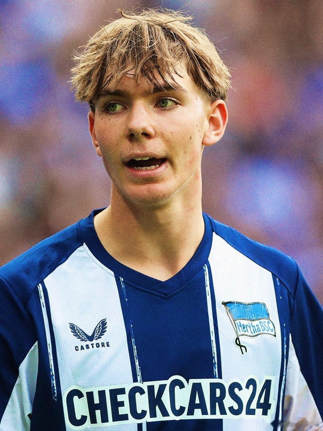 🚨肯尼特·艾希霍恩（16歲）被認為是拜仁慕尼黑加強中場的首要目標。拜仁在幕後竭