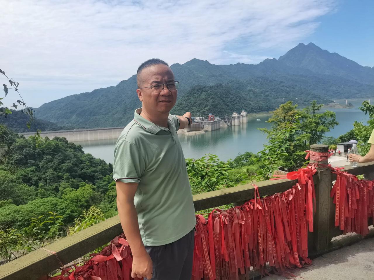 信任第一，诚信第一！
1.人和人相处，靠的是诚信，靠的是真诚！
2.我与学生和家