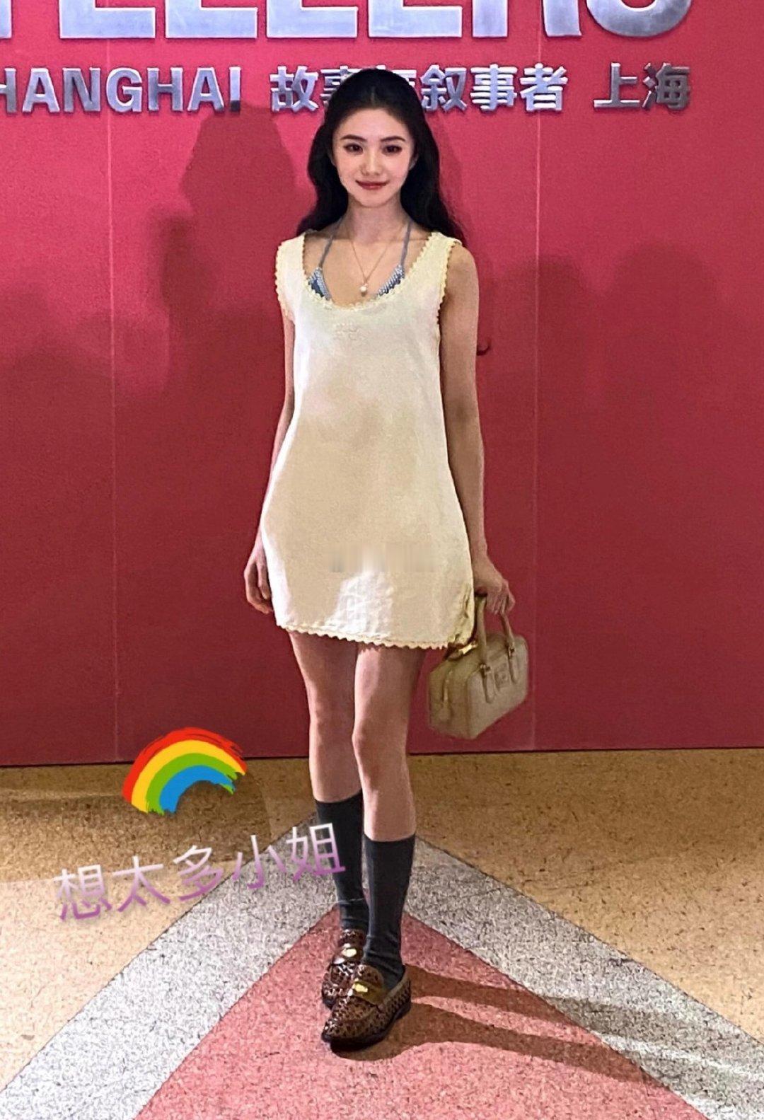 天呐 观摩一下存子生图里的眼珠子 唯一一个生图比精修眼睛大了N倍的人…. 