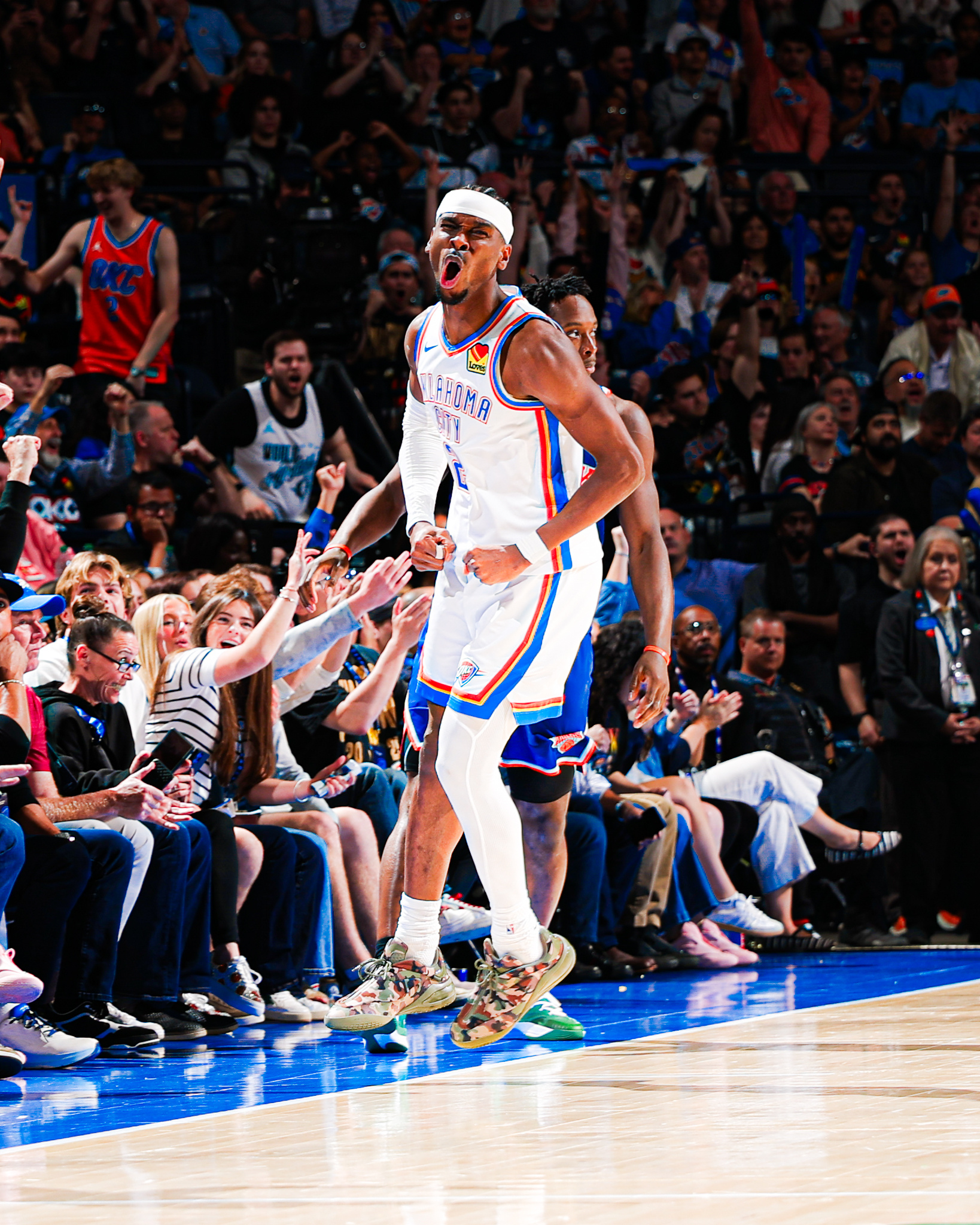 亚历山大已经砍下了生涯的第221次30+，超越韦德，上升至NBA历史第34多！雷