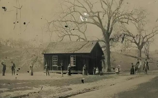 2010年，一美国男子在加州旧货市场，花2美元买了一张老照片，谁知5年后竟暴涨到