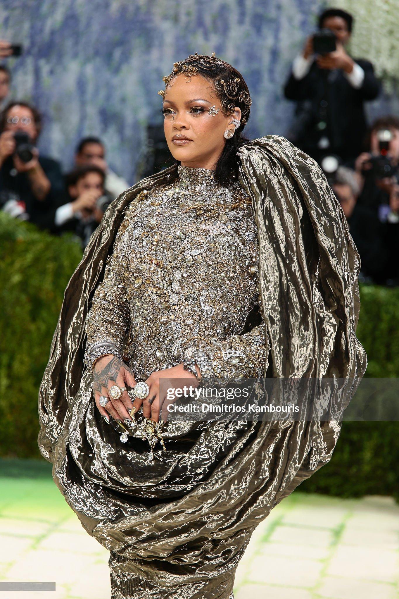 迟到天后 Rihanna 来了 ！选择了 Maison Margiela 作为本