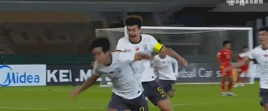 向余望C罗式庆祝U23国足两球领先 也是7号！向余望进球后做出C罗的招牌Siu庆