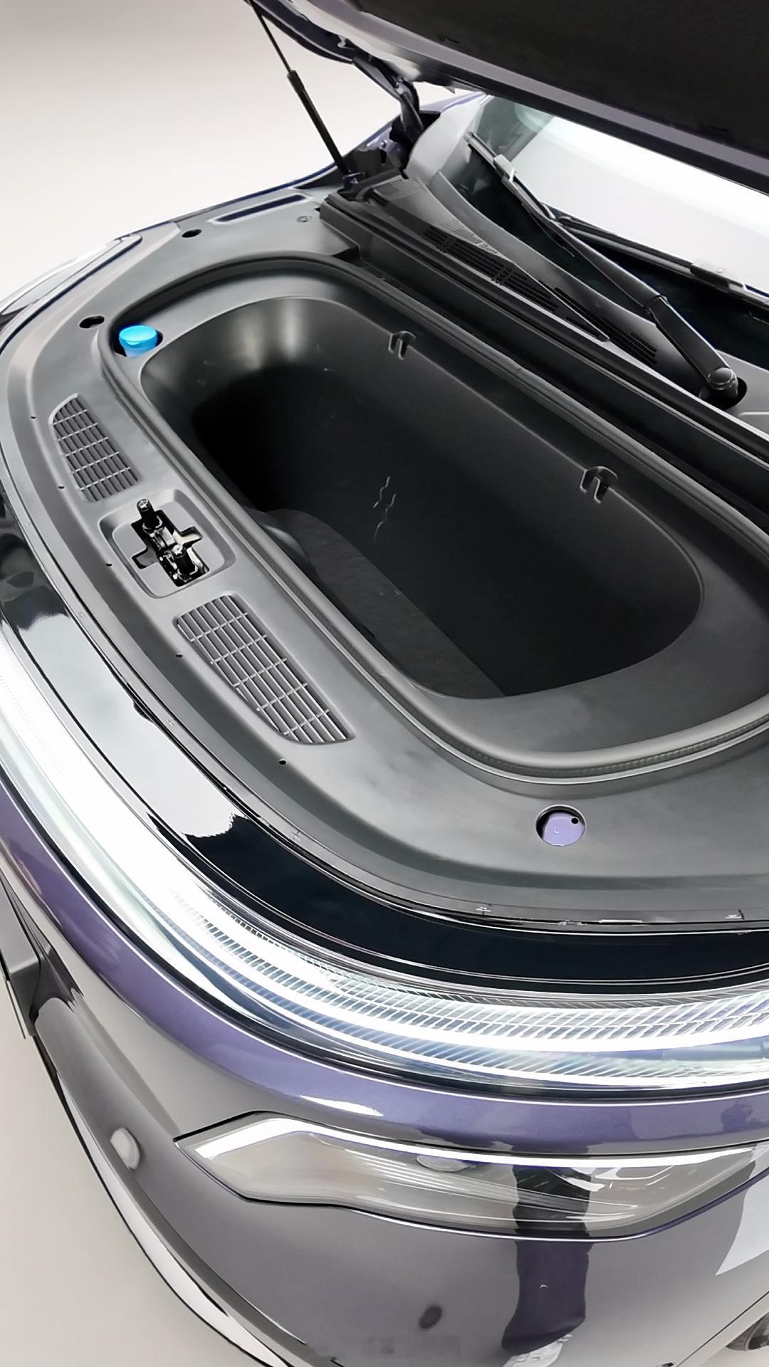 日产NX8的后备箱有多能装？葱爆新车 我们尝试了一下极限装法把二排靠背调得立一些