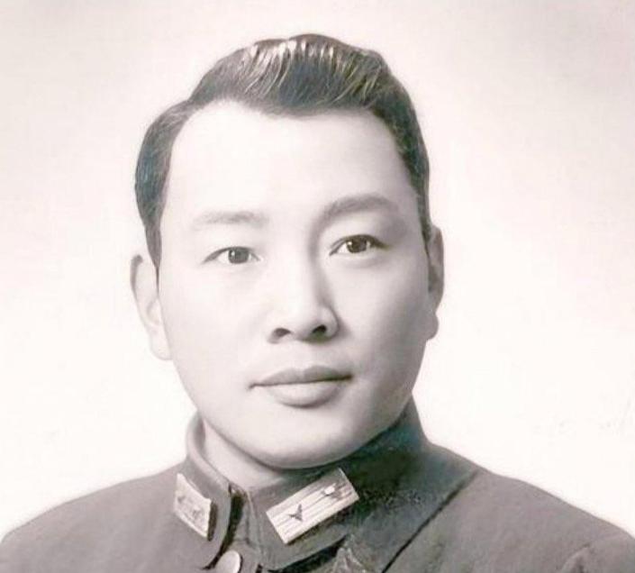 1935年，国民党中将奉命处决一位共产党要犯，开枪前才发现是自己老师，蒋介石电令