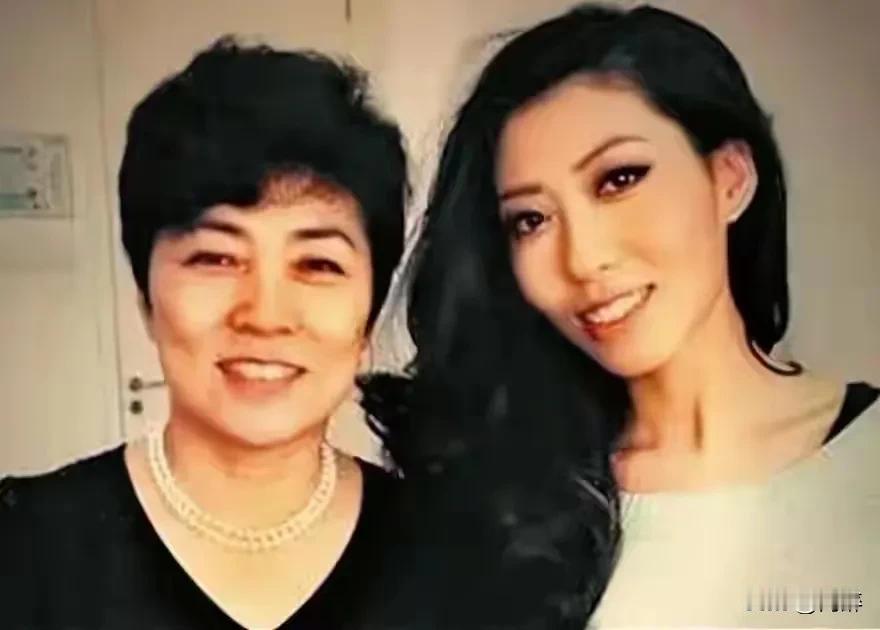 曲婉婷刚试探着伸出捞钱的爪子，立马便遭到了网友围攻和各大平台的清扫，无奈只好灰溜