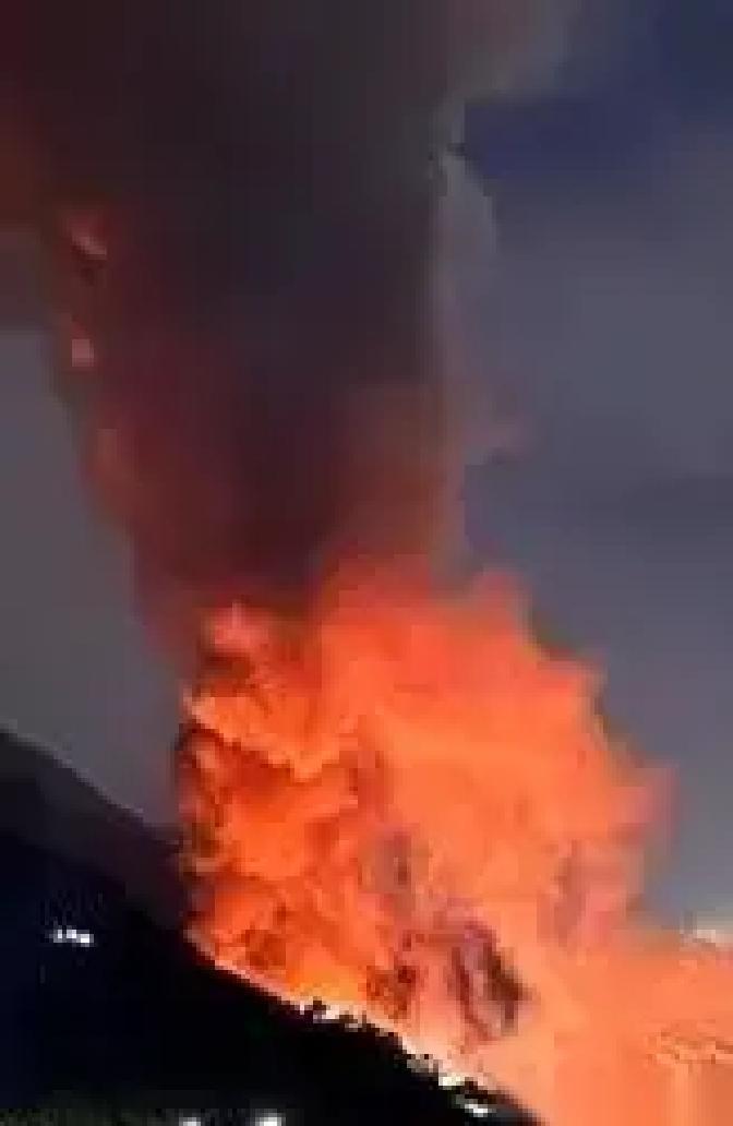 美军舰又堵加勒比海！油价又要疯涨？
 
2020年那波“禁毒”行动，美国把驱逐舰