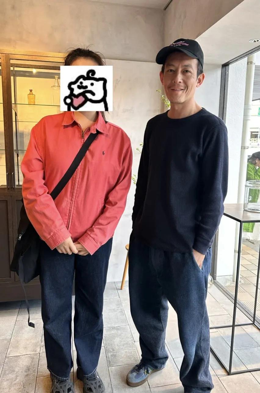 44岁陈冠希在日本被偶遇，他现在好苍老，双鬓和胡茬花白，脸部褶子好多，颜值下滑了
