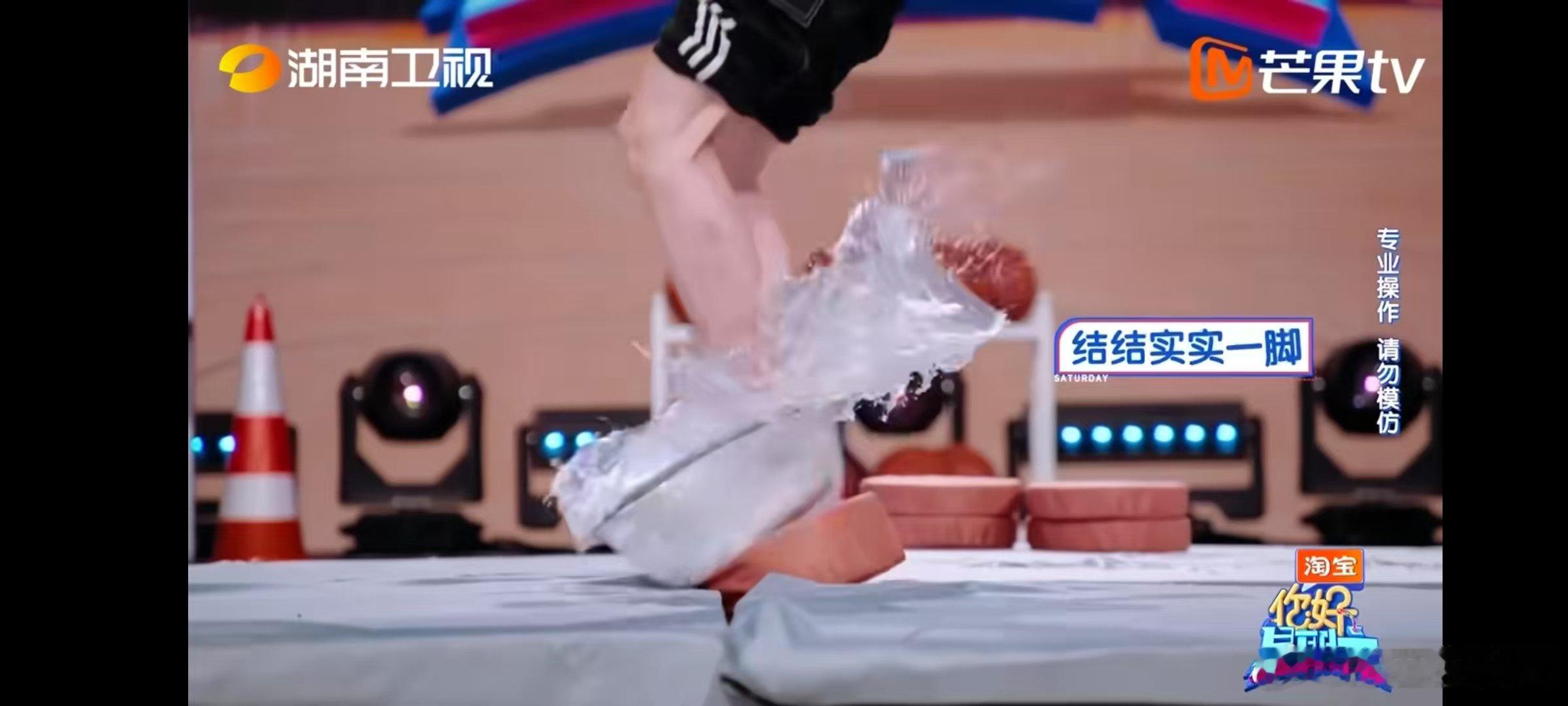王星越一个猛子扎水盆里你好星期六王星越跳水“名场面”再现！自信加高水盆，起跳猛子