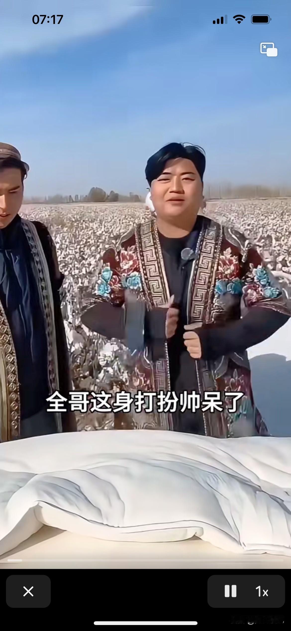 全红婵哥哥全进华颜值高，幽默帅气，穿上这新疆衣服，就是一个精神小伙子，率真，爽朗