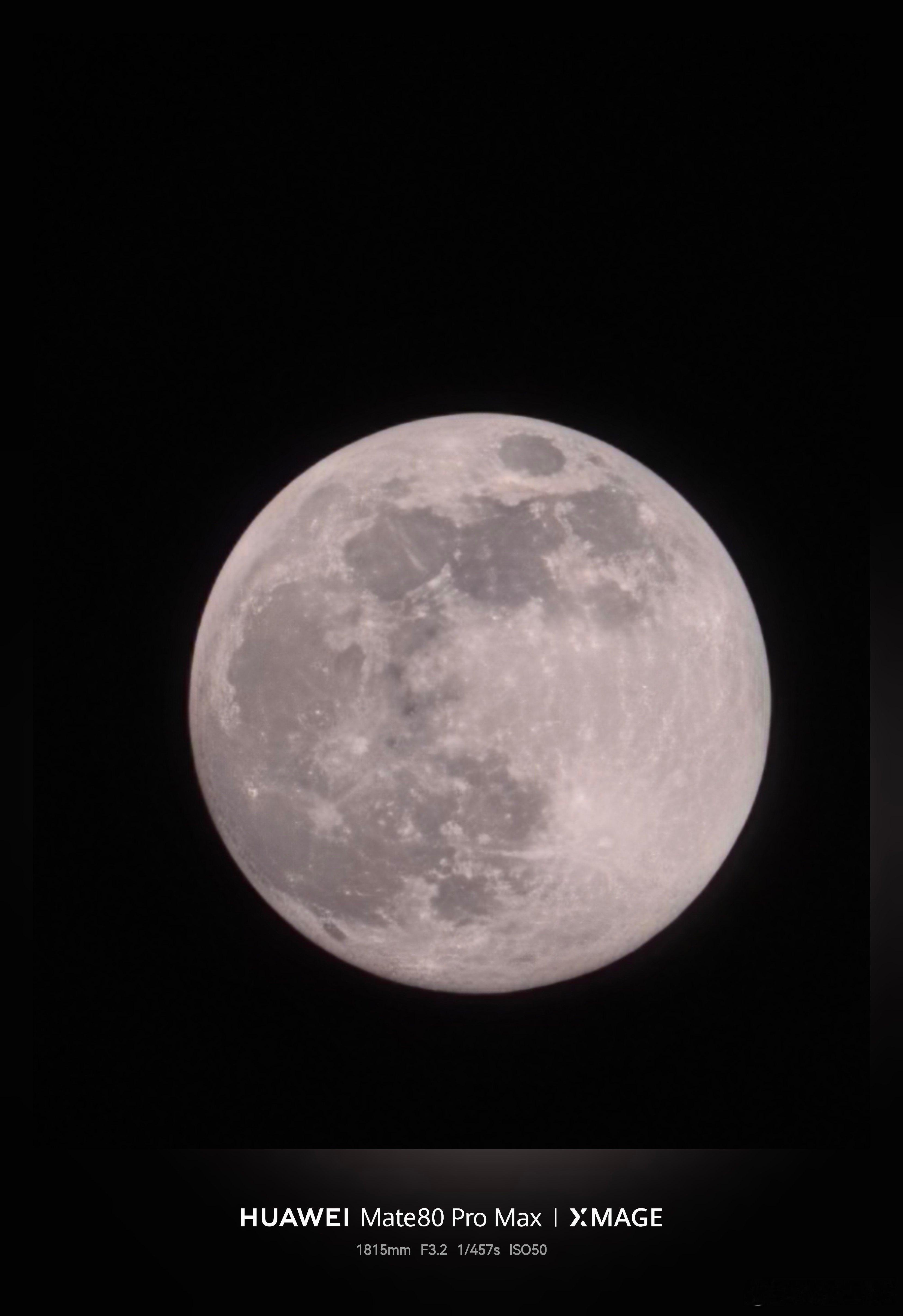 用华为Mate80 Pro MAX拍了今晚的超级月亮，前两张是刚刚拍的，第三张是
