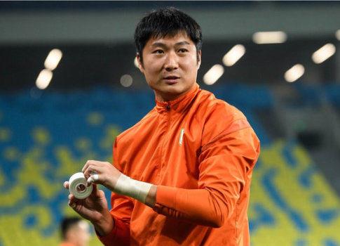 青岛海牛两门将谁更强？第一，牟鹏飞本赛季联赛出场16次，扑救52次，丢球25球，