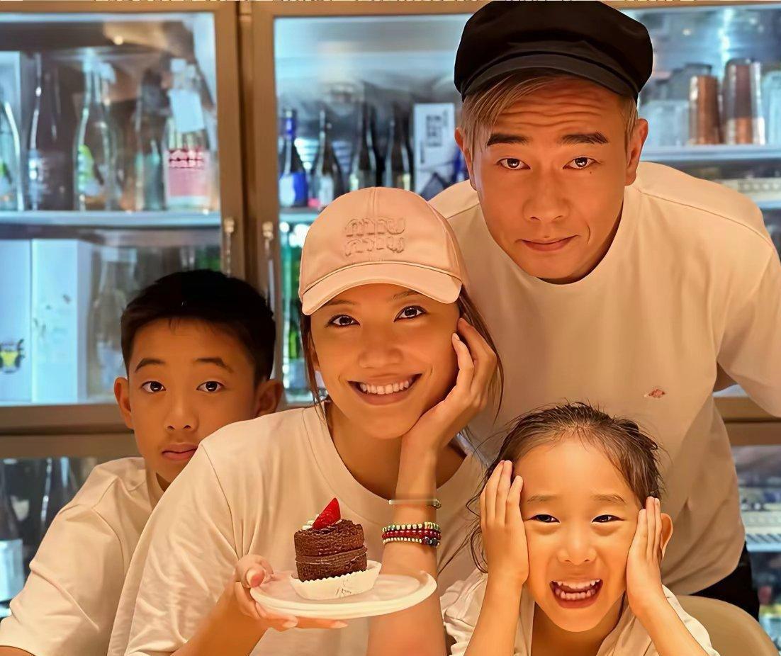 陈小春这次可不用再“装”啦！他和应采儿这对“魔丸”夫妻，真养出了一颗“灵珠”！最