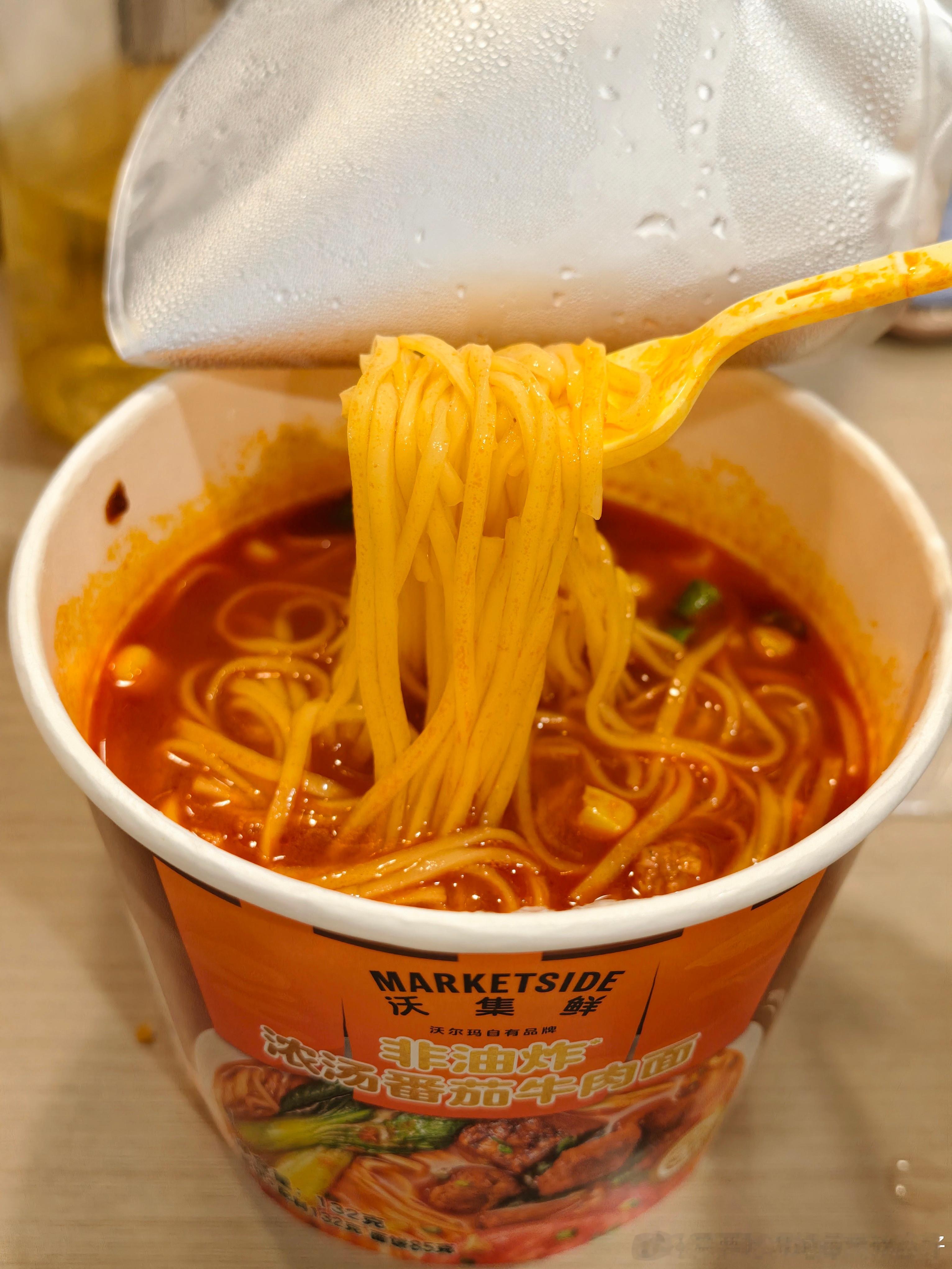 我不知道这是怎么了？今晚又一桶泡面🍜沃尔玛的泡面各个口味都好吃 
