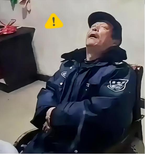 “毫无人性！连正常生理需求都不放过！”2022年，广东清远，60岁大爷做保安三年