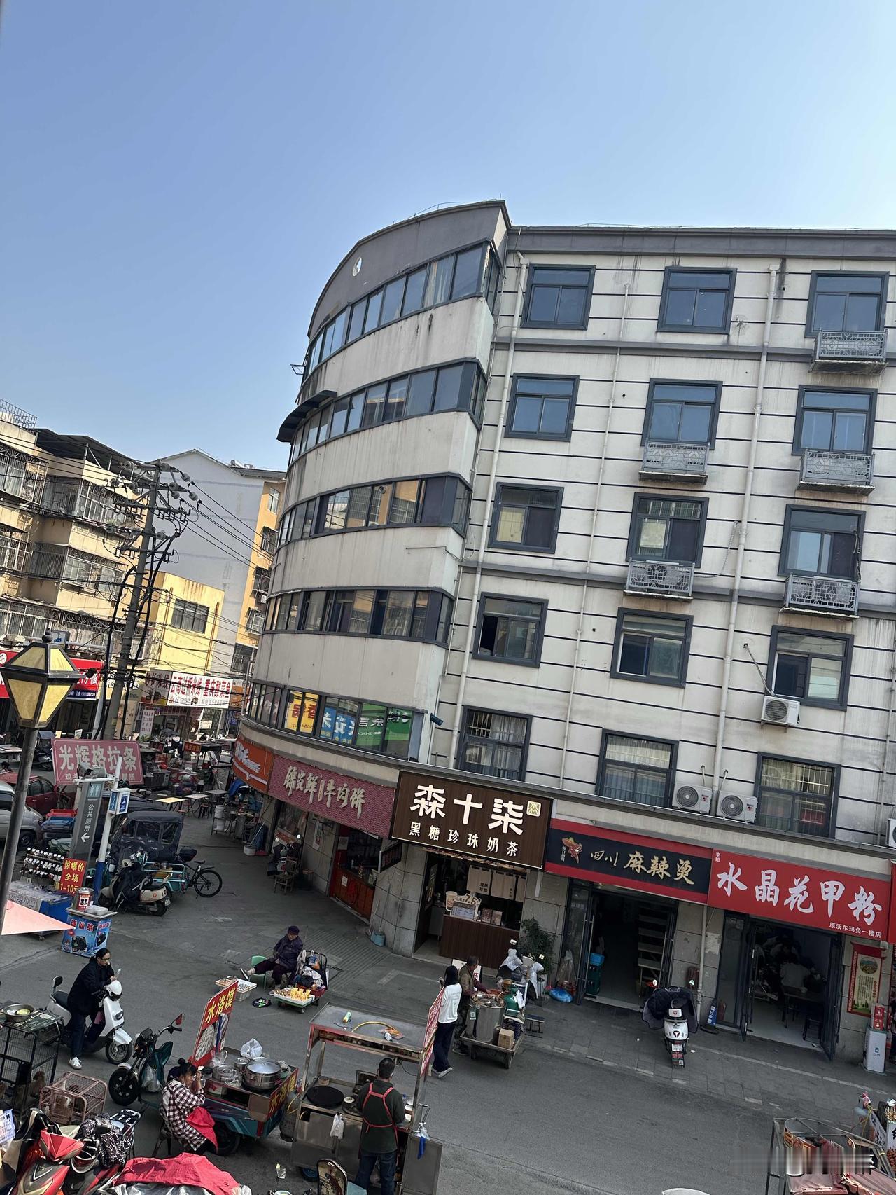 今天朋友约我打麻将，心里好纠结啊！不去吧，恐怕朋友有想法，去吧，又抽不开身。
虽