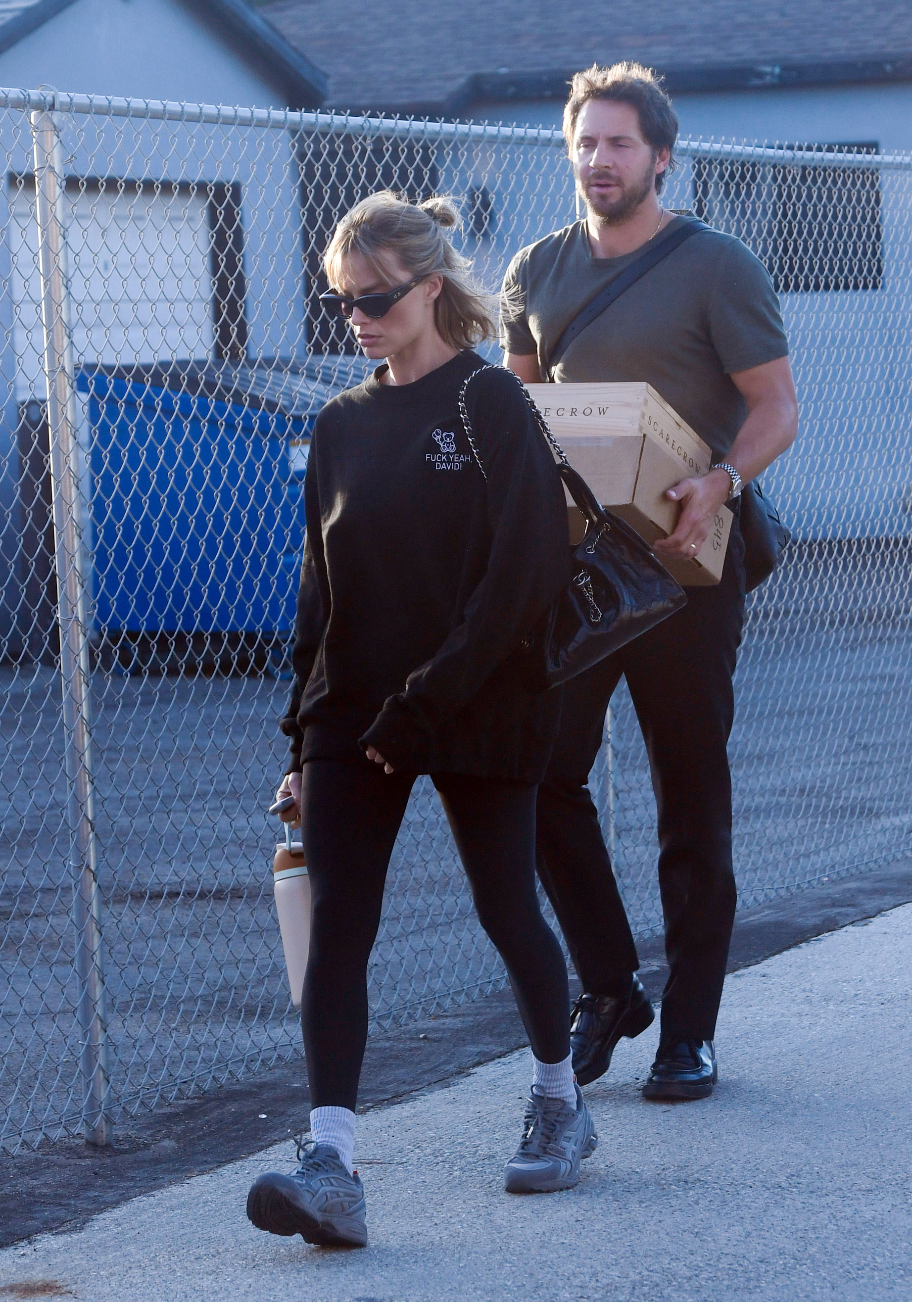 当地时间4月1日，Margot Robbie 和丈夫 Tom Ackerley 