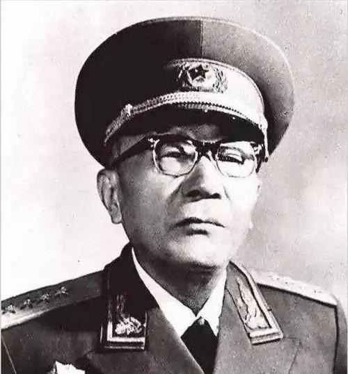 开赴东北前，黄克诚不是派了三师司令部参谋处处长沈启贤和八旅副旅长胡继成率领先遣队