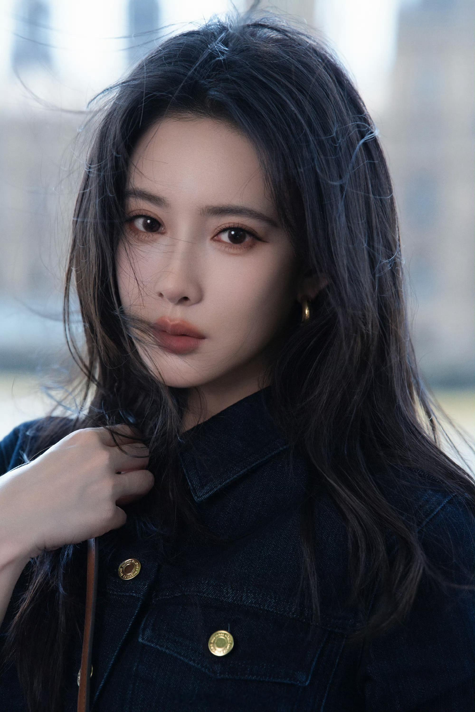 孟子义🐧we tv续约全球代言人，今年《百花杀》播得不错，孟姐血厚，🐧还是很