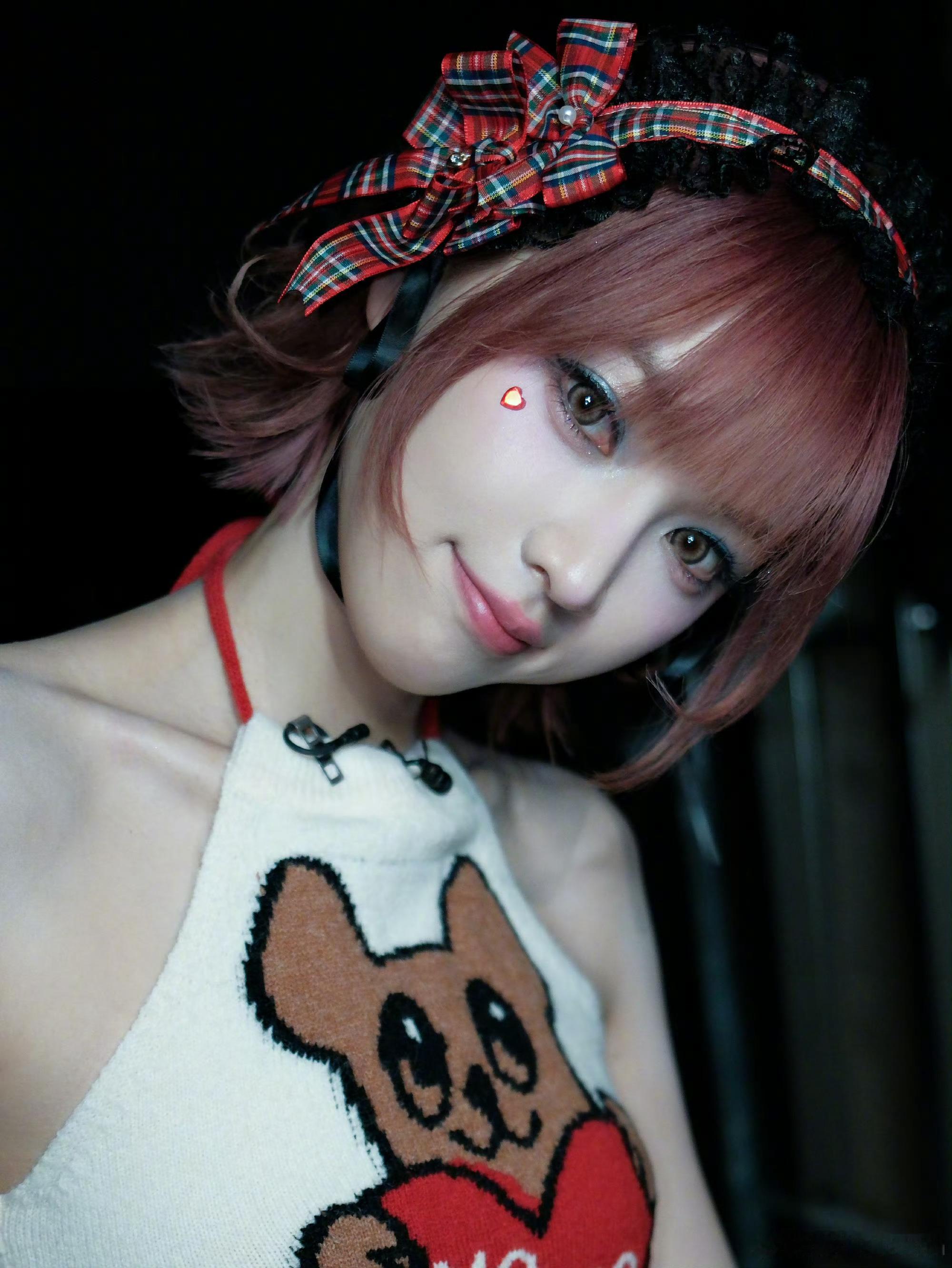 黄灿灿曾因自卑不敢和杨紫交朋友黄灿灿夸赞杨紫唱跳实力 黄灿灿也曾自卑过啊，要自信