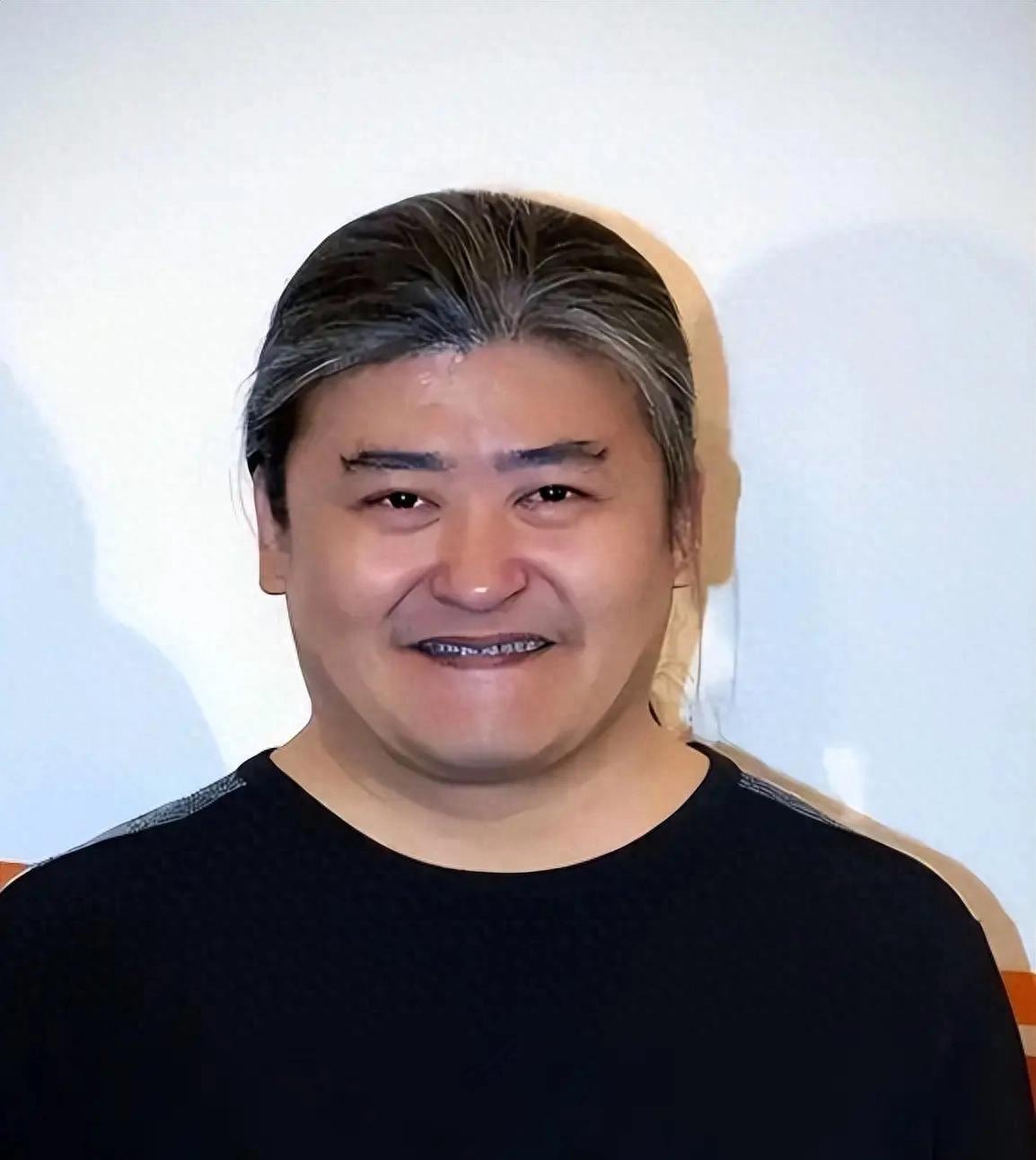 过节这几天，我刷到好些老艺术家的讣告。
游本昌老爷子是在睡梦里走的，93岁。他演