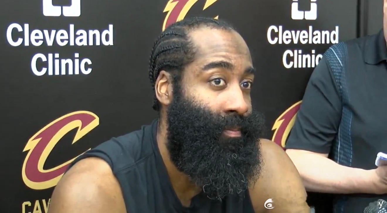 哈登在对阵猛龙的第四场比赛中出现7次失误后，表示这些失误很多都是自己造成的：“很