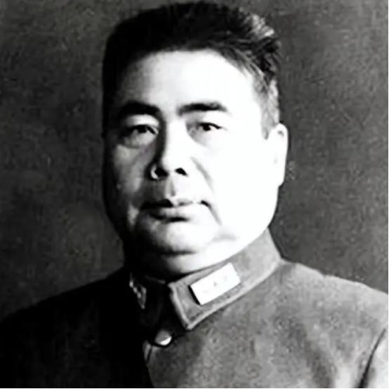 [送心]一天，冯玉祥便装私访，拦了一辆黄包车后，他问车夫：“冯督军这人怎样啊？”