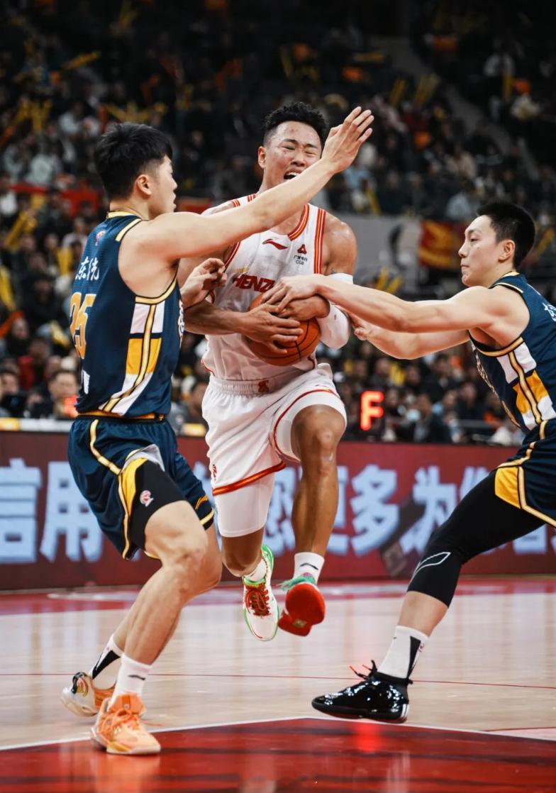 回顾了一下这些年贺希宁的成长历程，只觉得这家伙真不容易，捅破窗户纸的能力和时机不