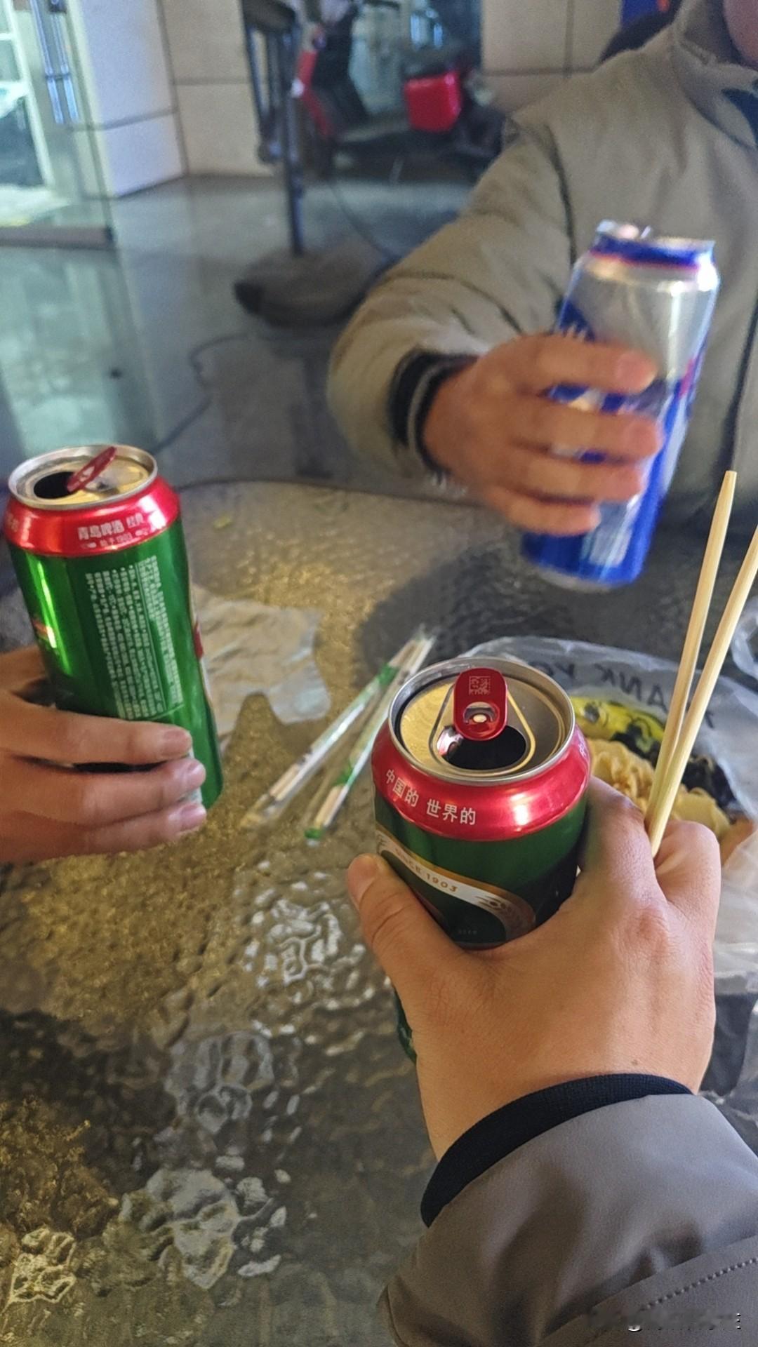 今年春节走亲访友，发现大家不再酒后胡说，不吹牛皮了！
以前聚餐喝一点，就开始吹牛