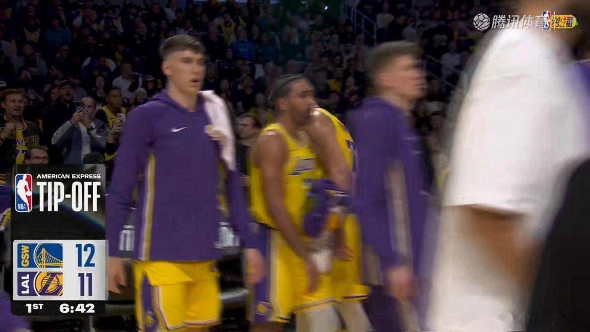 进入暂停，开局湖人11-12勇士勇士vs湖人 ​​​