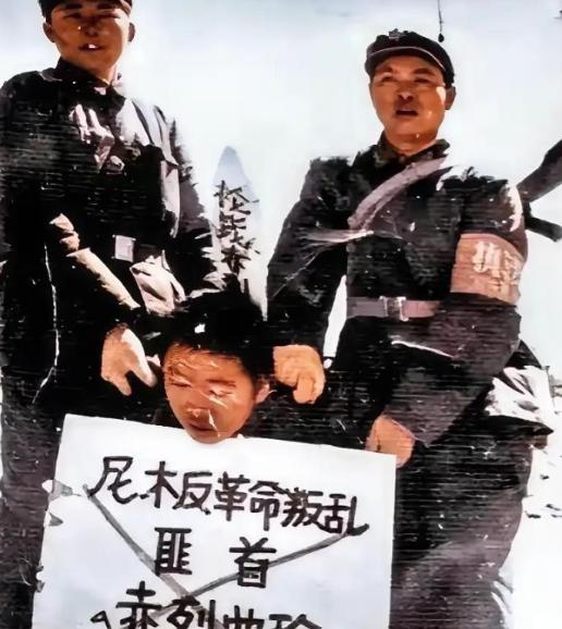 1970年，杀掉我工兵营22名战士的女匪首赤列曲珍即将被枪决，她听到这个消息后，